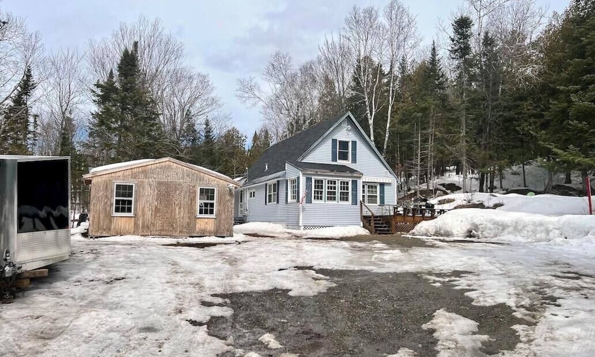 Oquossoc House | Rangeley's Edge Cabin