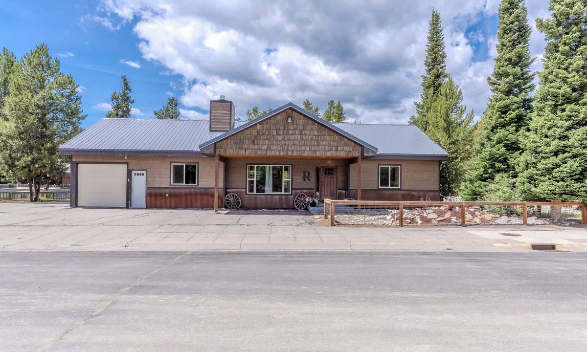 West Yellowstone Cabin | Rangers Retreat Summa