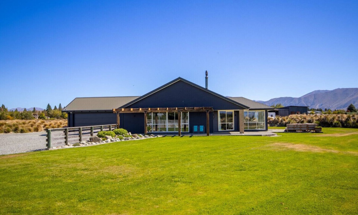 Twizel House | RangeView Retreat, Twizel.