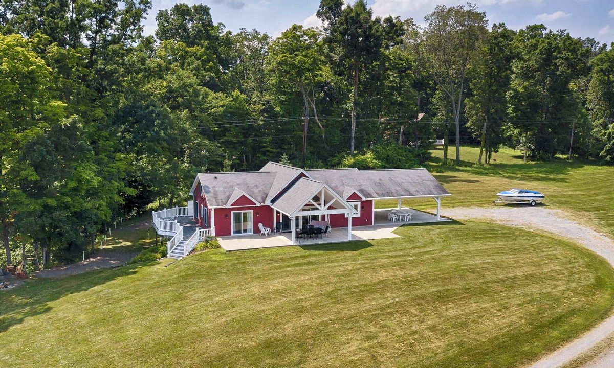 Town of Milo Cottage | Rapalee Retreat - Wine and Lake Lovers Take Notice!