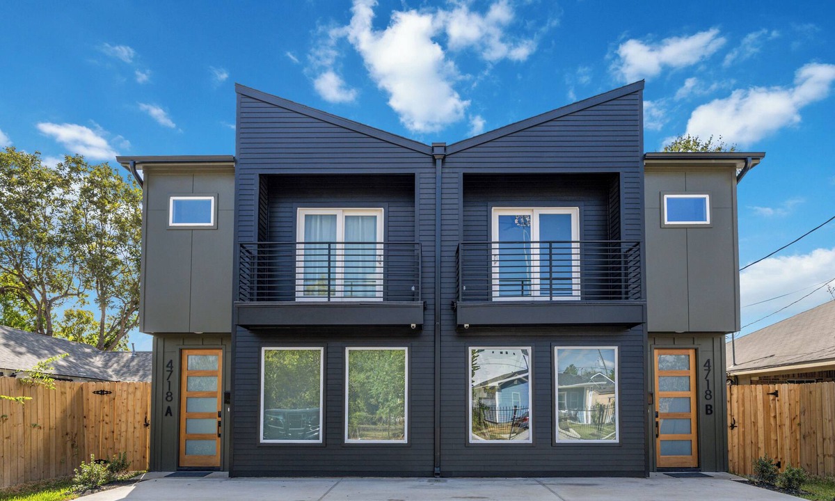 Northside House | Rare 6BR/6BA Private Home Near Downtown & Med Center w/Ground-Floor Suites