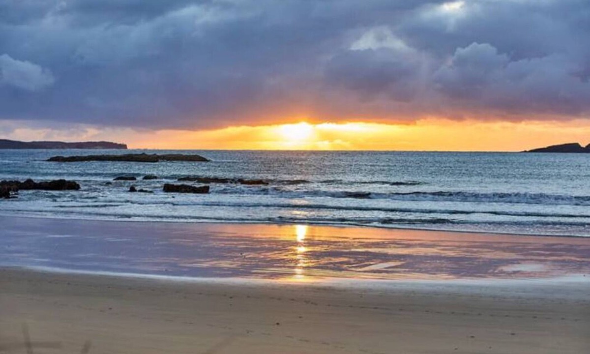 Mossy Point House | Rare Broulee beachfront house