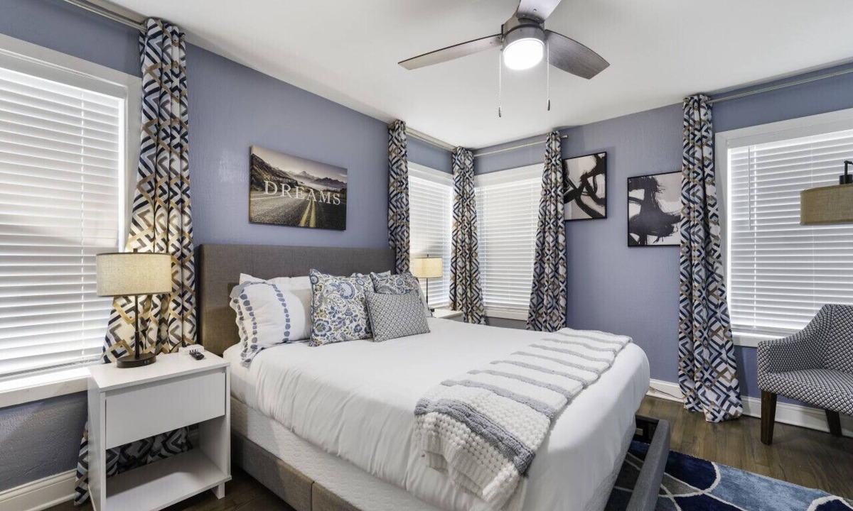 South Arlington Cottage | Rare Exclusive Retreat Private Hot Tub King Bed