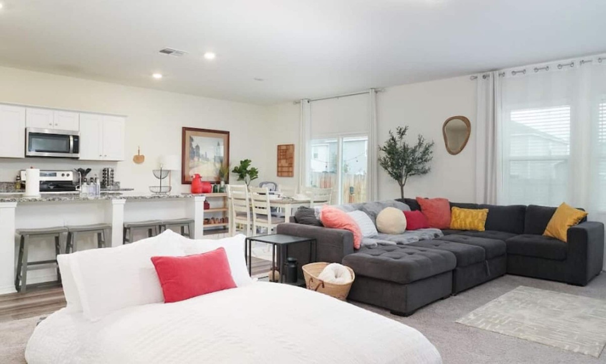 Medina Valley House | Rare Find Sleeps 13 Family Fun