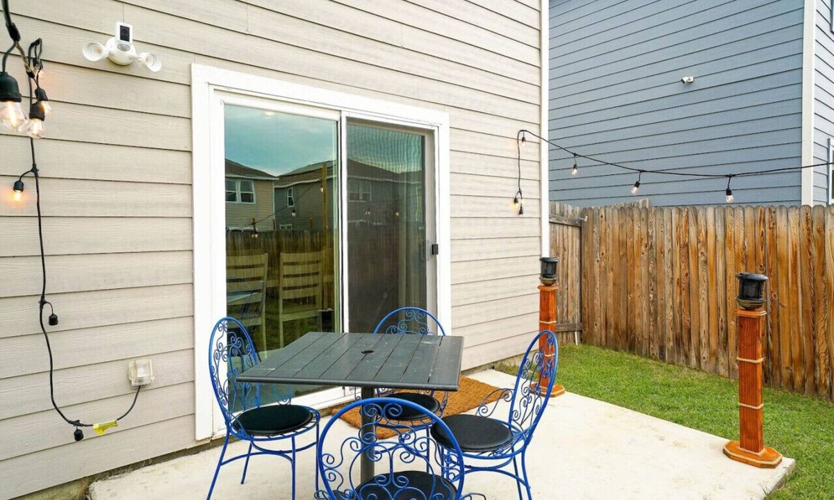 Medina Valley Cottage | Rare Find Sleeps 13 Family Fun