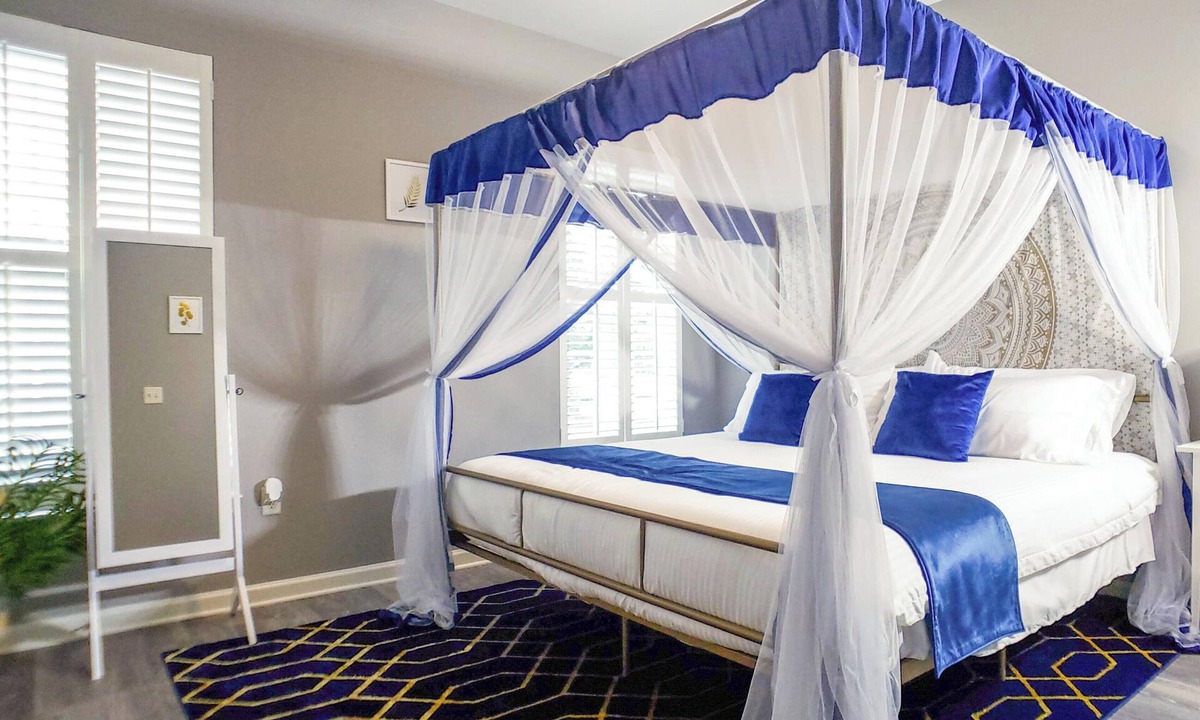 Uptown House | Rare Home w/Garage Downtown Memphis King Bed WiFi