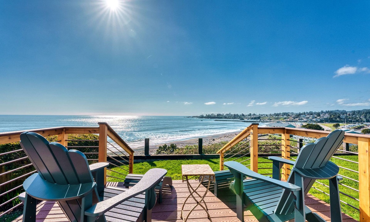 Harbor House | Rare Oceanfront 3 bed, 3 Bath: Serene Coastal Getaway with Stunning Sunset Views