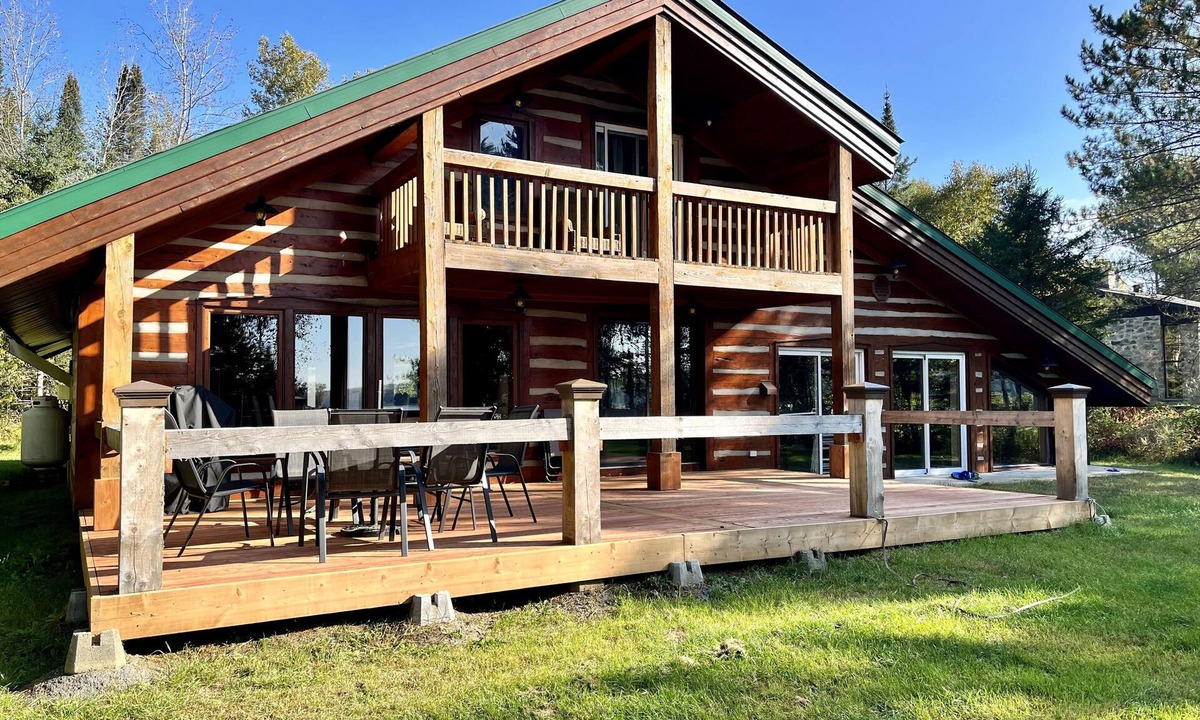 La Macaza Ski Chalet | Rare Pearl Directly on the shore of Lac Chaud