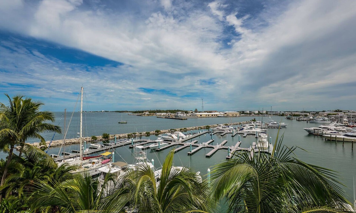 Historic Seaport Condo | Rare Penthouse 2 bed/2bath additional King in loft