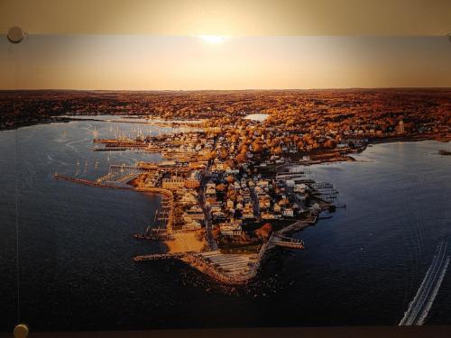 Stonington House | Rare Stonington Borough point