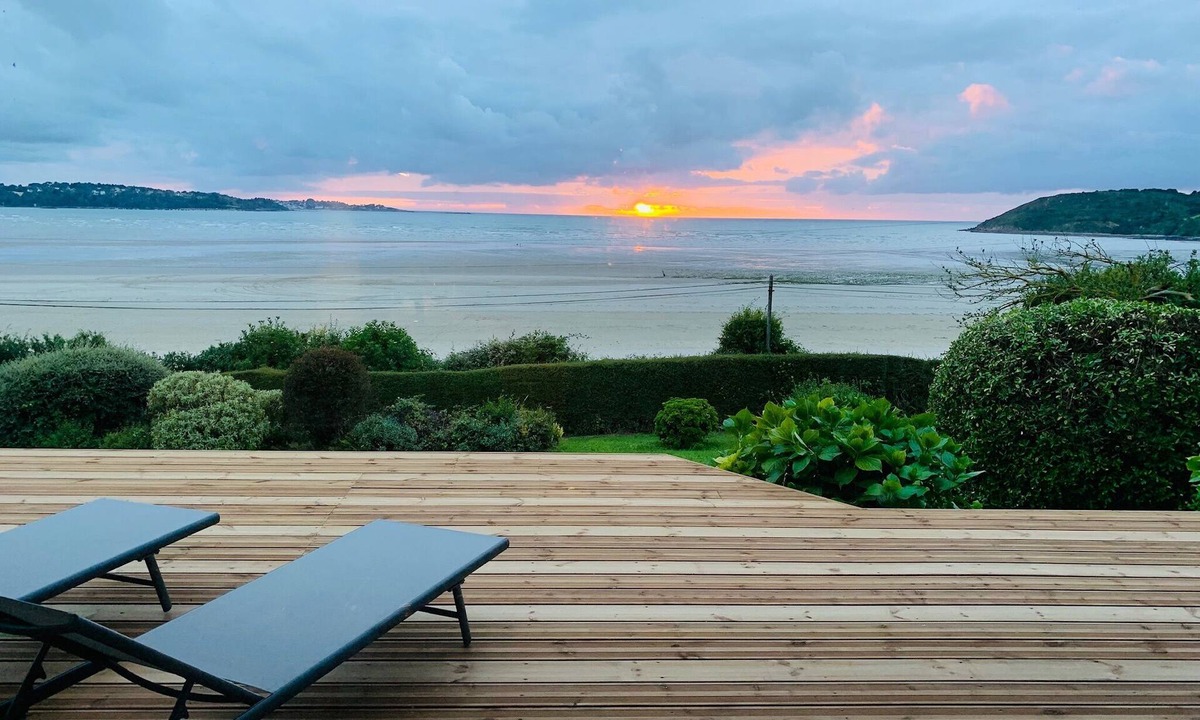 Saint-Michel-en-Greve Apartment | RARE : Waterfront garden cocoon