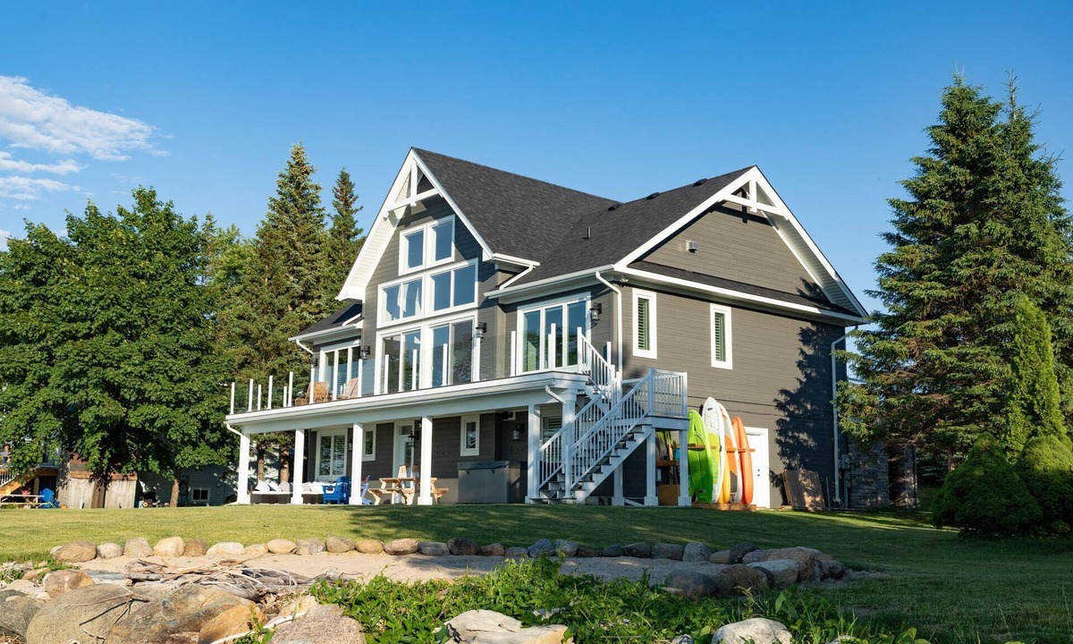 The Blue Mountains House | Rare Waterfront Gem In Blue Mountain/Collingwood! Less than 2hrs from Toronto!