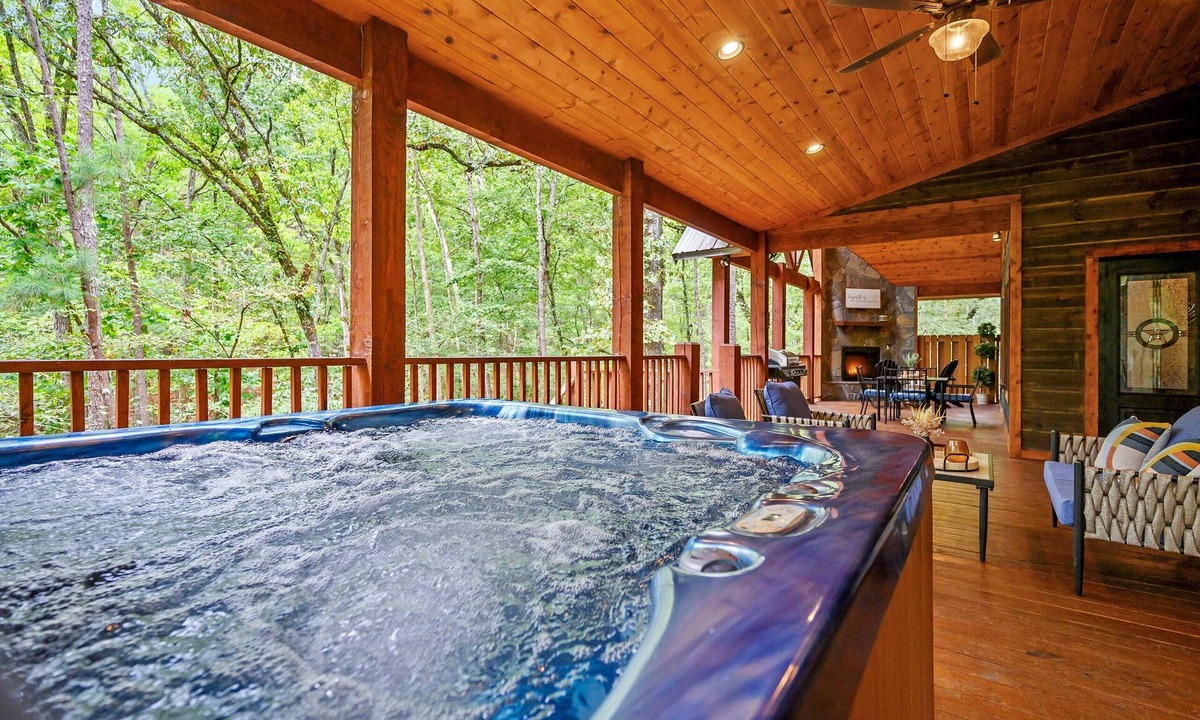 Broken Bow Cabin | Rated Top 10 One Bedroom + No Cabins Behind Property + Private Oversized Deck