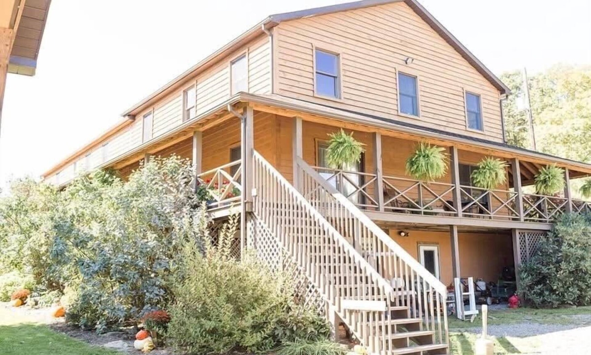 Benton House | Raven Creek Lodge + Conestoga Room