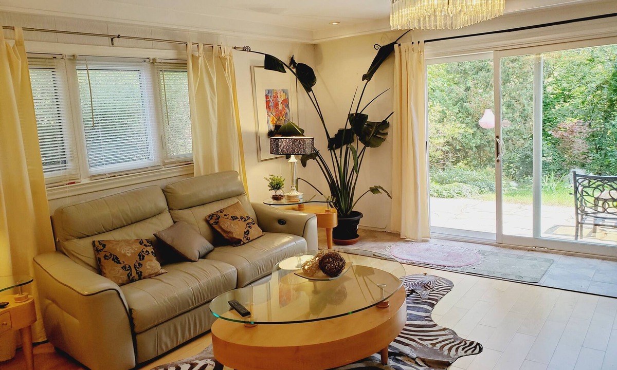 Bendale Apartment | Ravine view getaway to Toronto