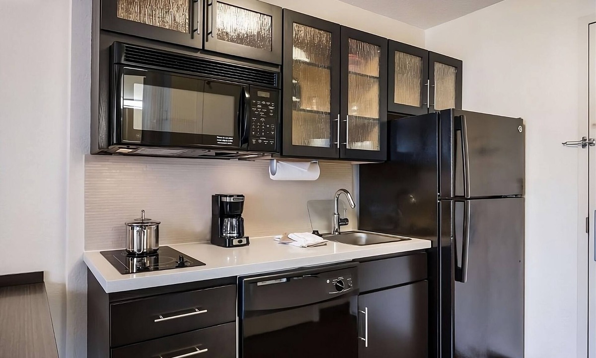 Waukegan Apartment | Ray Bradbury Experience Museum Tour! Kitchen, Pets Allowed