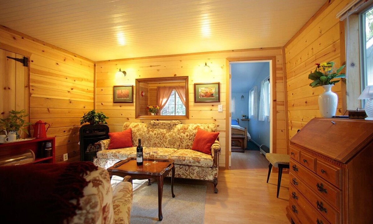 Cazadero Bed & Breakfast | Raymond's Bakery - Gravenstein Cottage