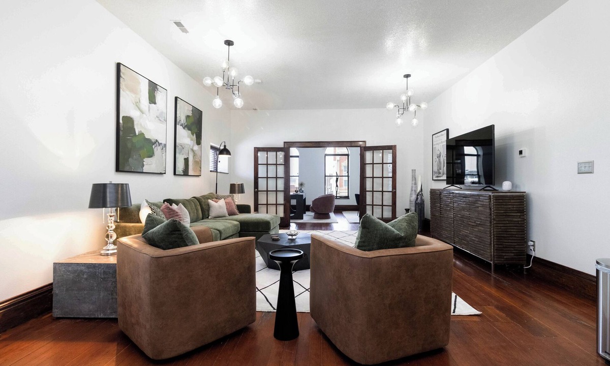 Winterset Apartment | Read, Write & Relax in Winterset, near Downtown Square. Historic apartment.