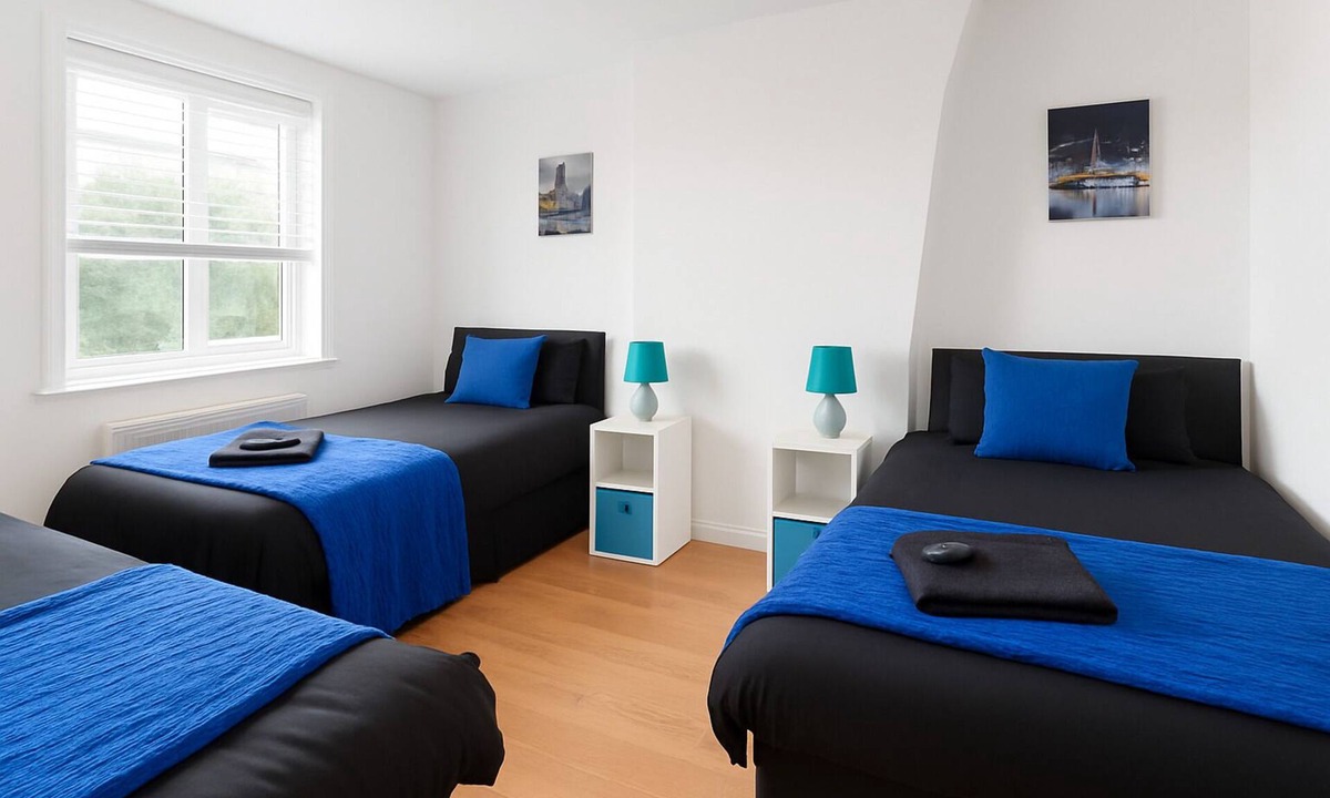Reading House | Reading Centre Parking Sleeps 10