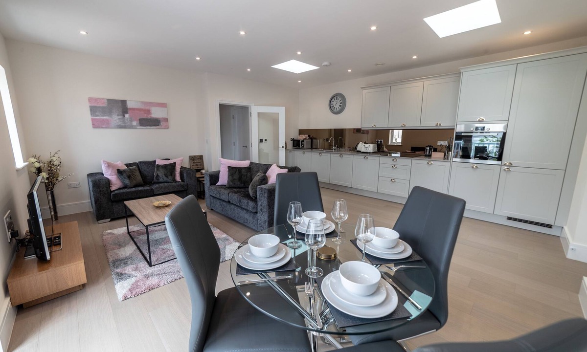 Reading Apartment | Reading Green Park Village Serviced Apt