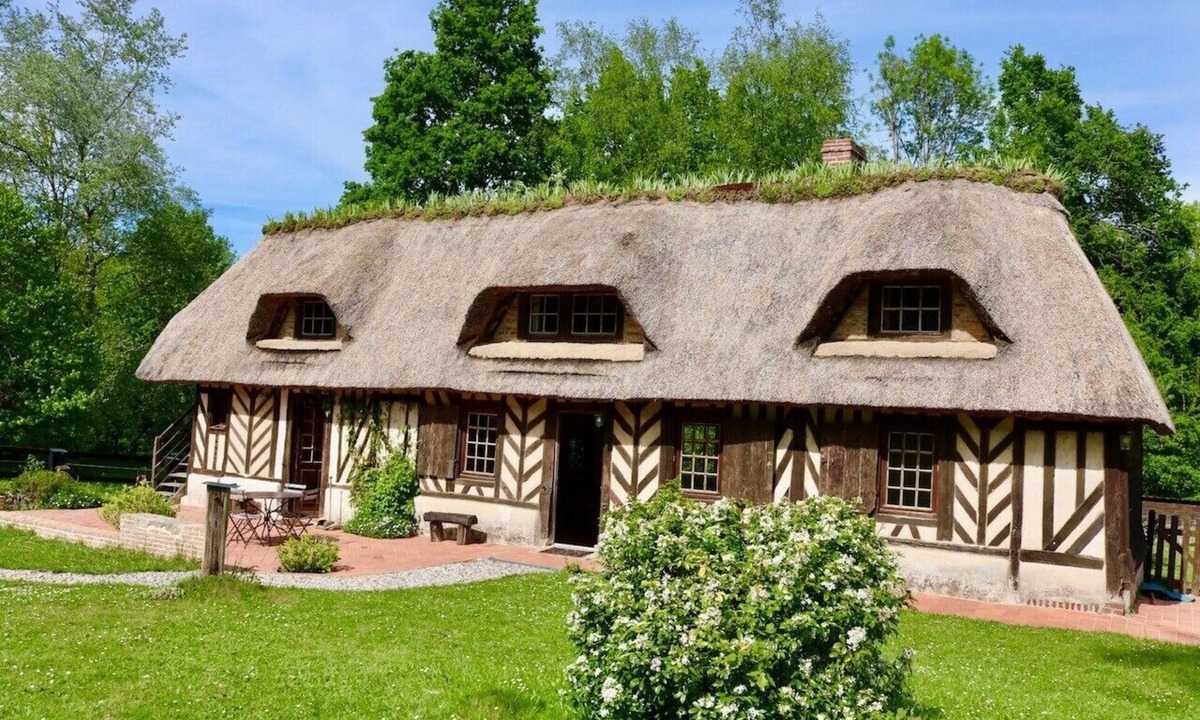 Quetteville House | Real Norman cottage with access to a heated swimming pool