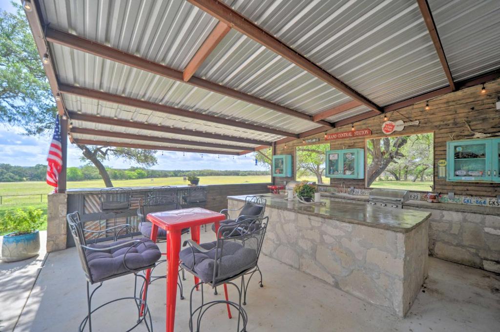 Kendalia House | Rebel Reindeer Ranch Retreat Outdoor Oasis