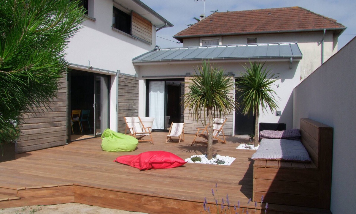 Saint-Martin de Brehal House | Recent architect-designed villa, very well located