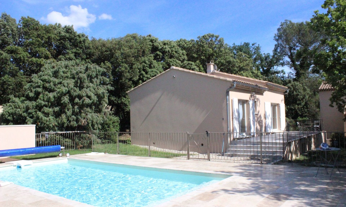 Mondragon Villa | Recent, bright house in the countryside