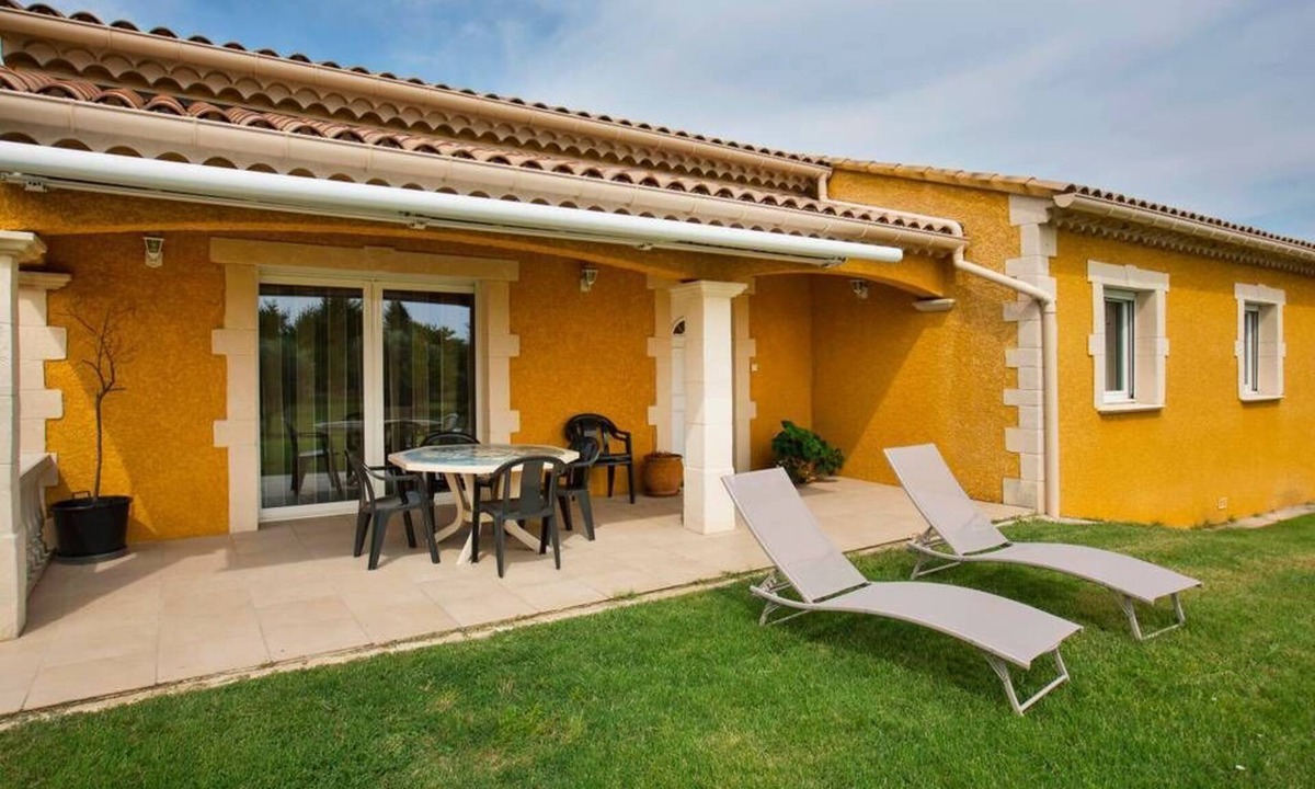 Lapalud House | recent house with large plot