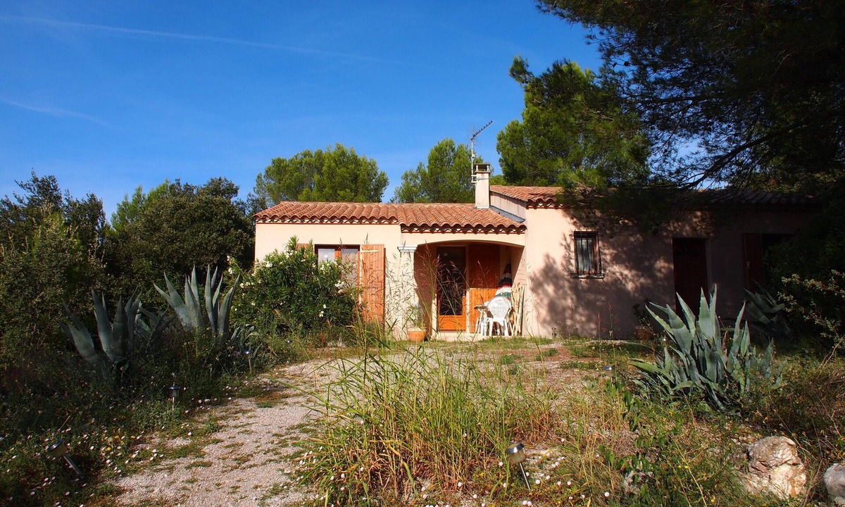 Caremeau Villa | Recent Villa With Beautiful Pool