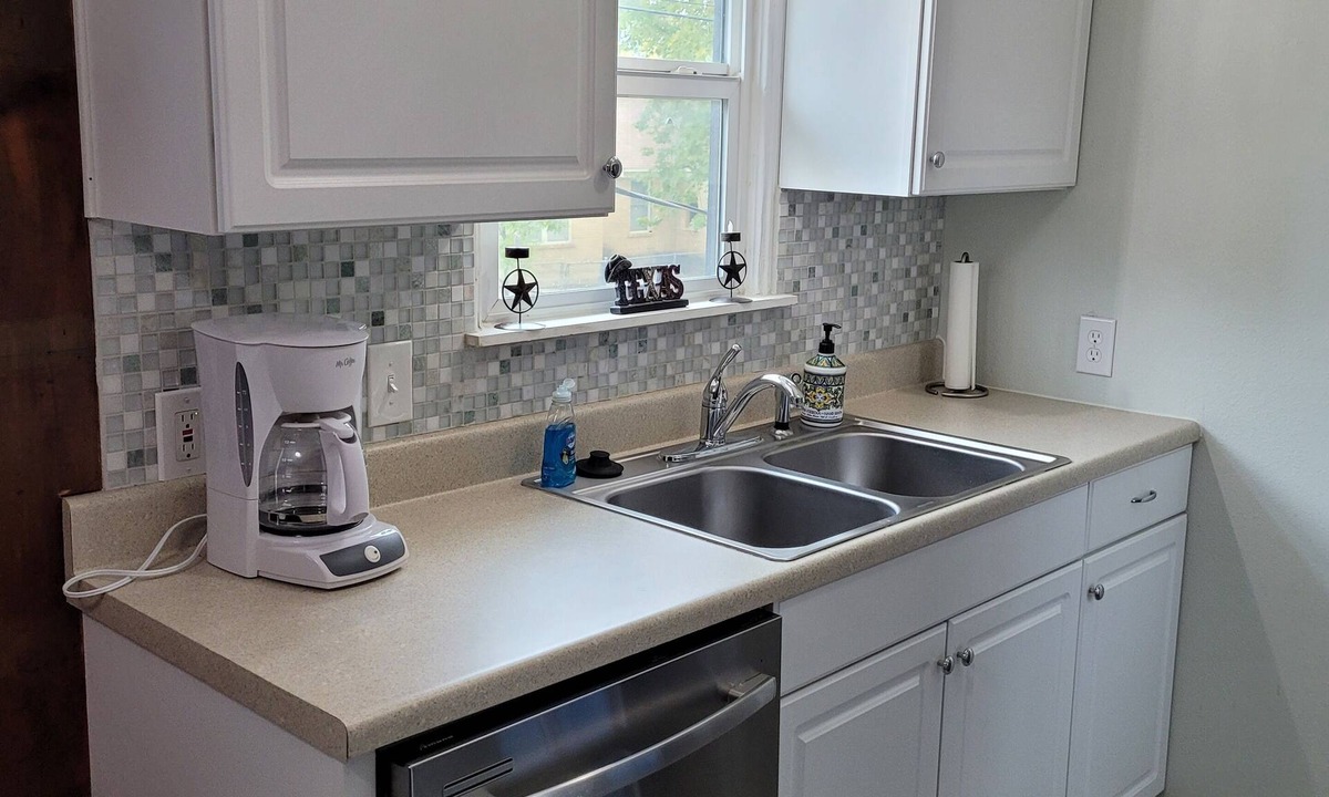 Arlington Heights Apartment | Recently Renovated close to Dickies Arena