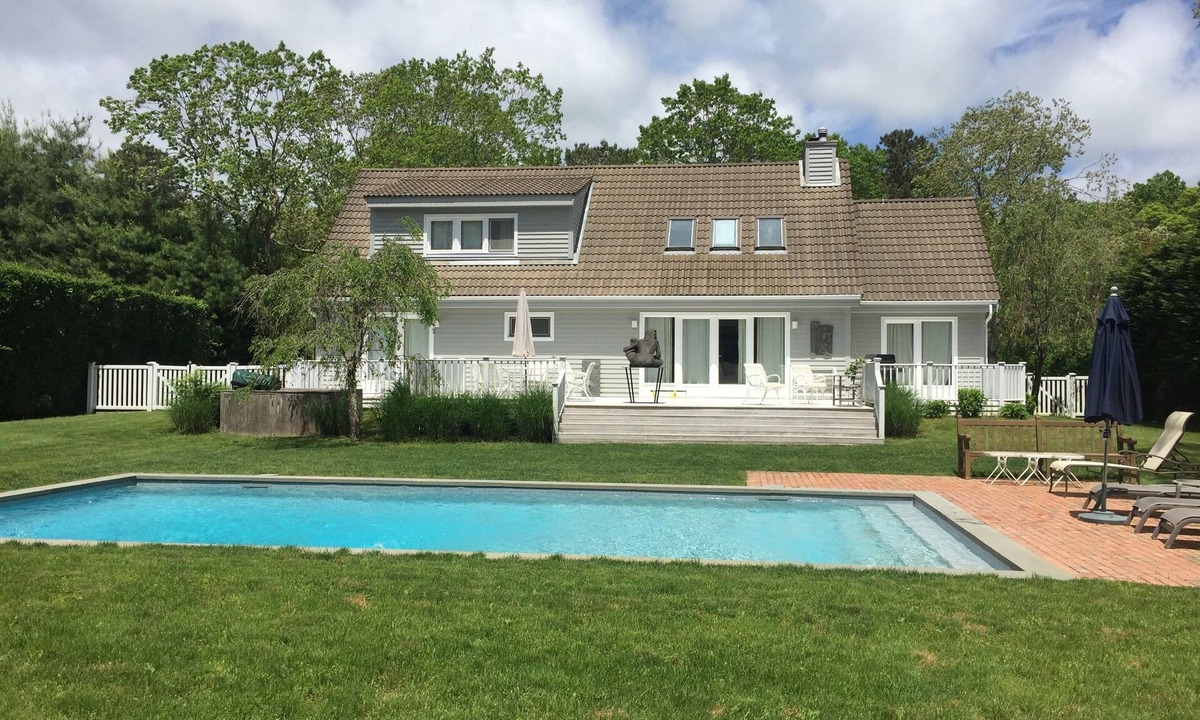 Wainscott Woods House | Recently Renovated Dream Hamptons Home