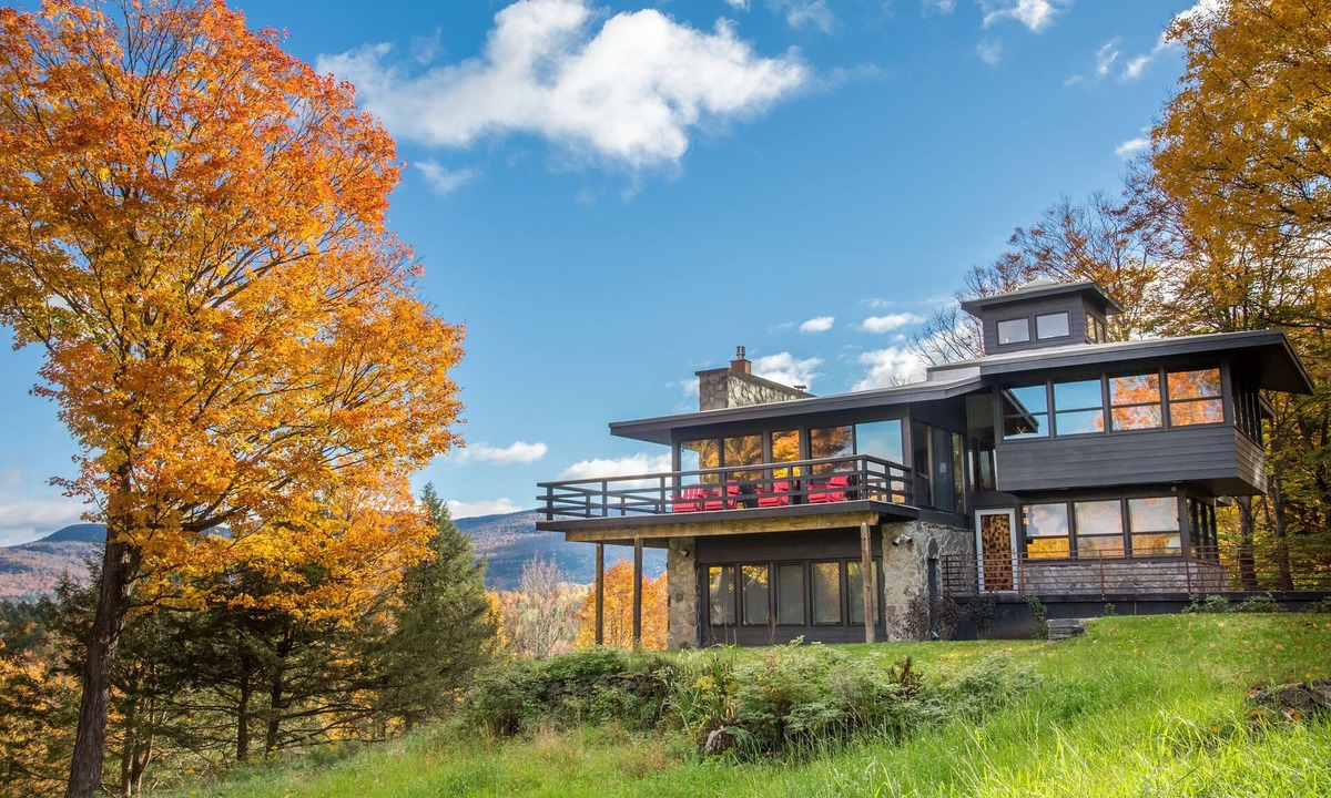 Warren House | RECENTLY RENOVATED Private Chic Modern Mountain Home