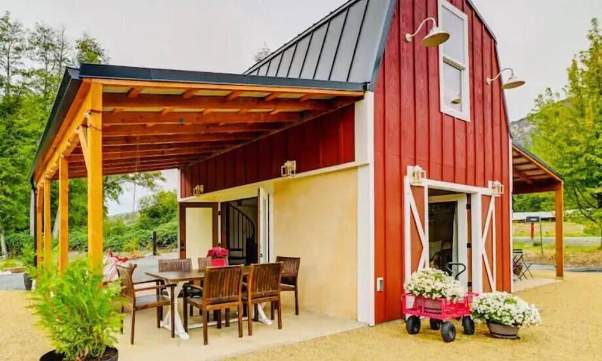 Jacksonville House | Red Barn in Wine Country