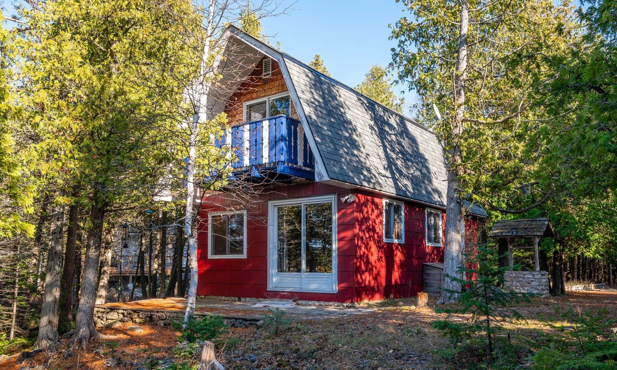 Northern Bruce Peninsula Cottage | Red Barn | WATERFRONT | Private | TOBERMORY |A-Frame |PET FRIENDLY