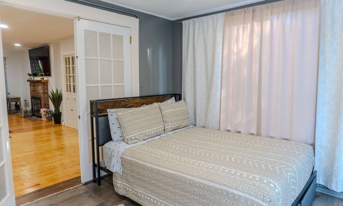 Trenton House | Red & Blue Retreat