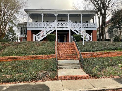 Montgomery House | Red Bluff Cottage