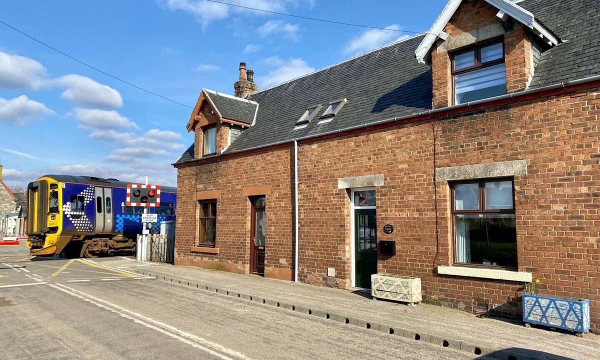 Brora House | Red Brick Former Railway Workers' Cottage
