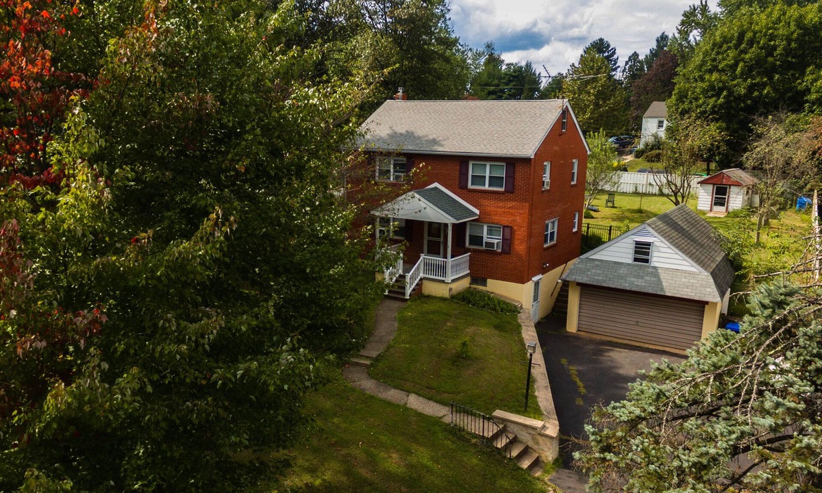 Chalfont House | Red brick house
