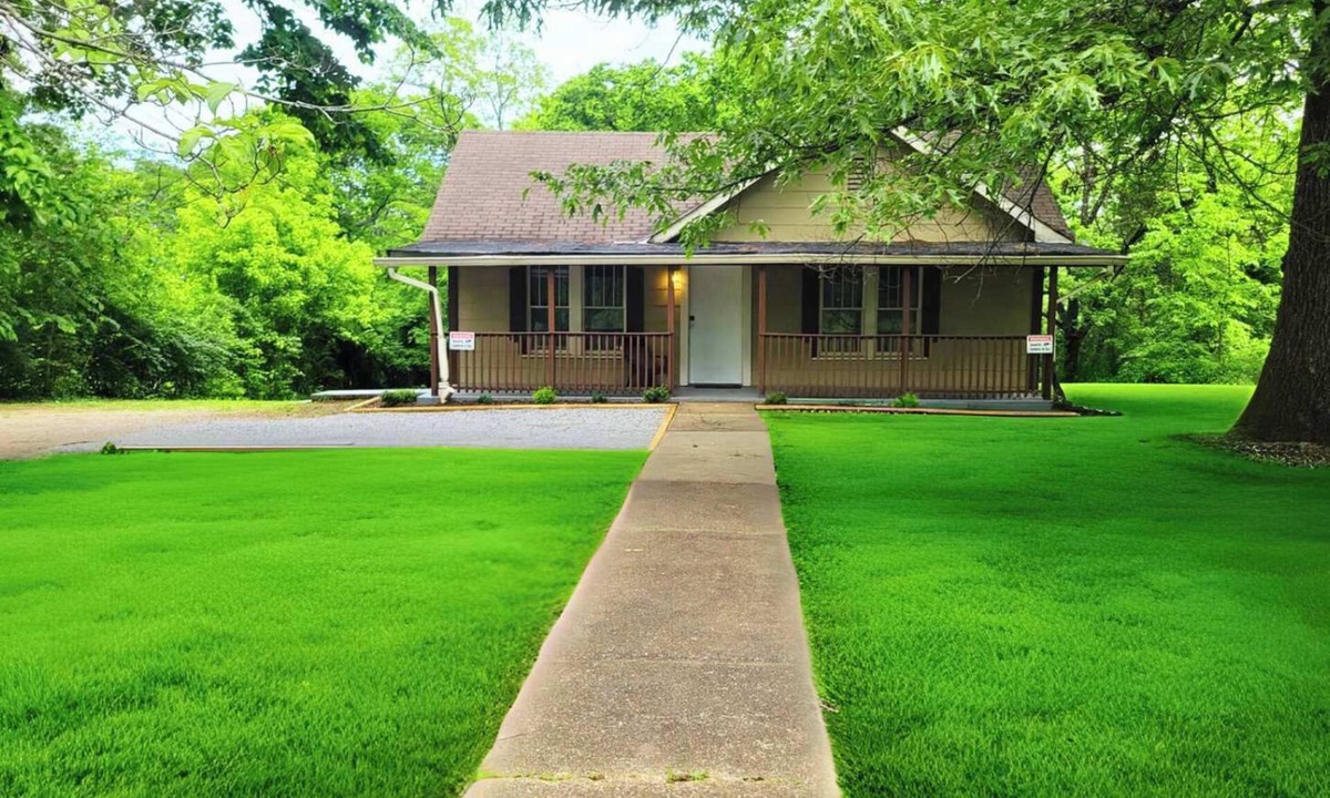 Lupton City House | Red Bud Summary: Red