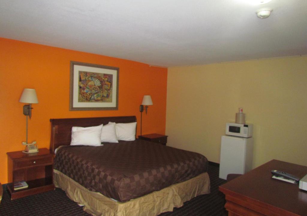 Augusta Hotel | Red Carpet Inn - Augusta