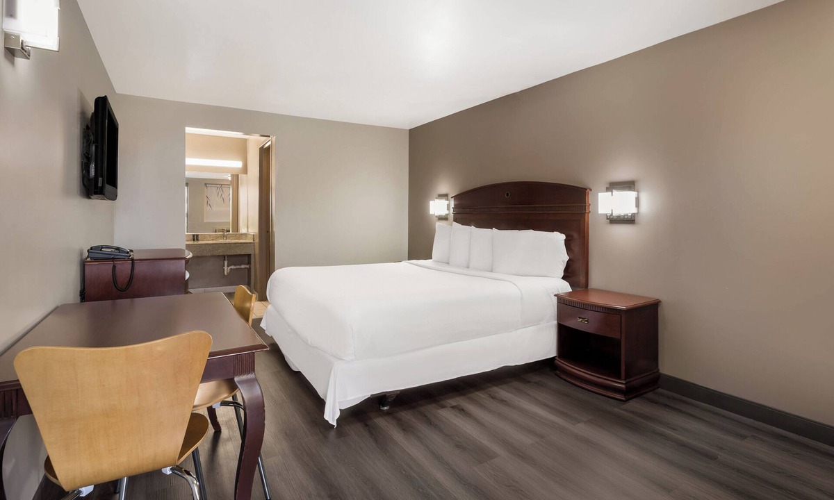 Edison Hotel | Red Carpet Inn Edison