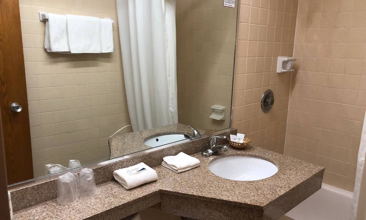 North Syracuse Hotel | Red Carpet Inn North Syracuse