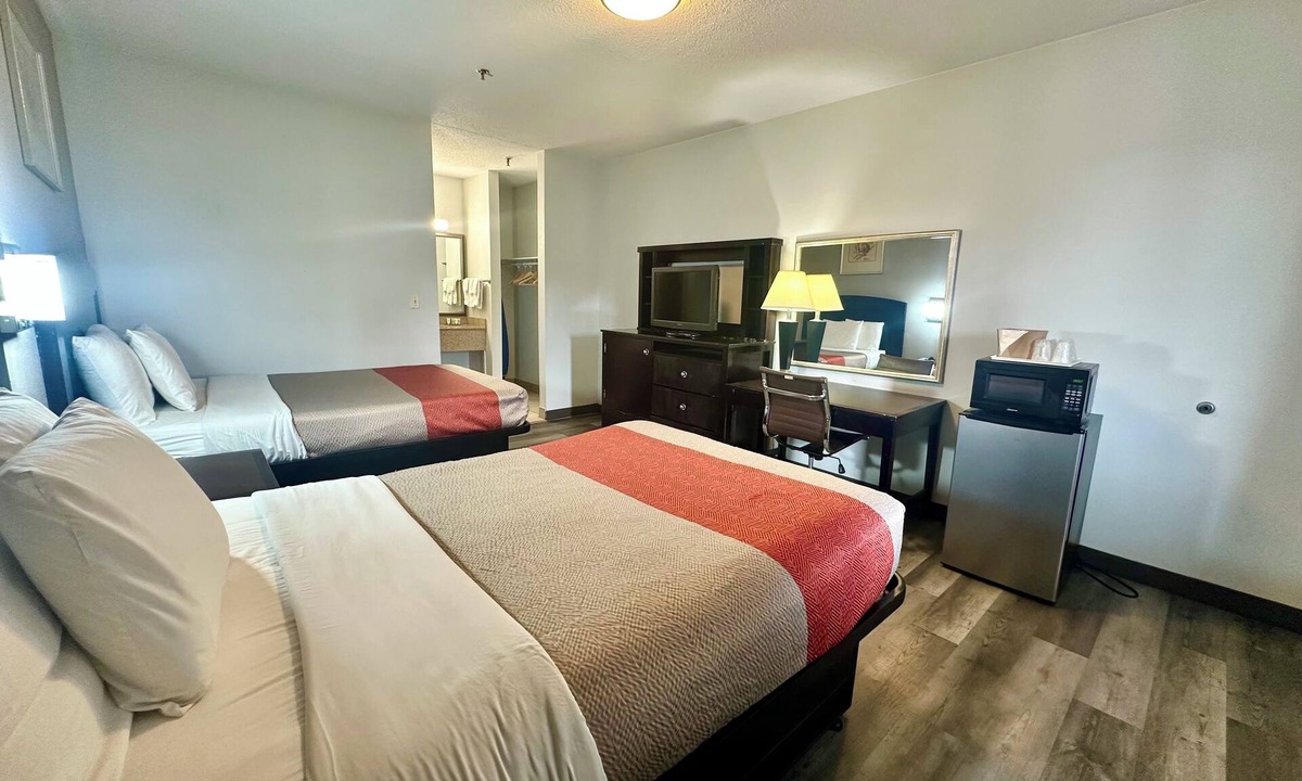 Norwalk Hotel | Red Carpet Inn Norwalk