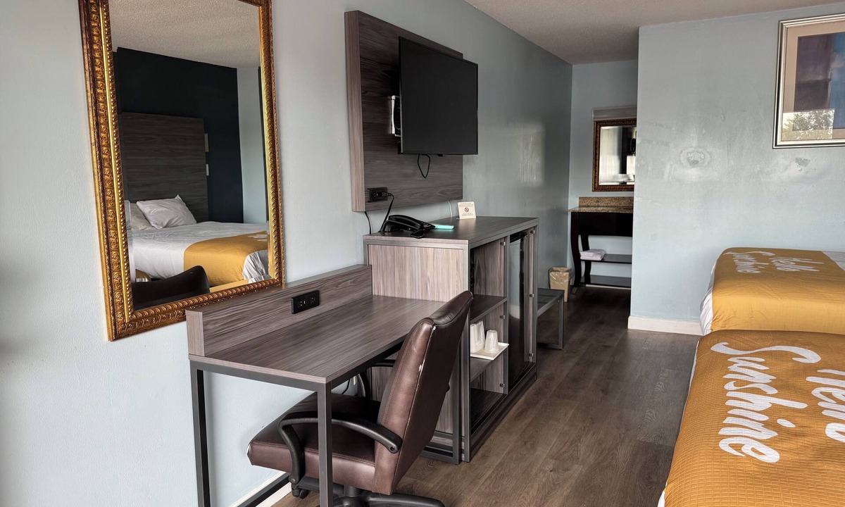 Danville Hotel | Red Carpet Inn & Suites