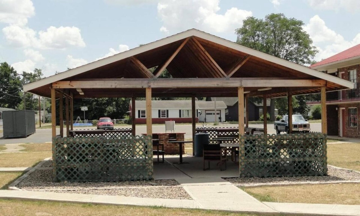Terre Haute Hotel | Red Carpet Inn Terre Haute