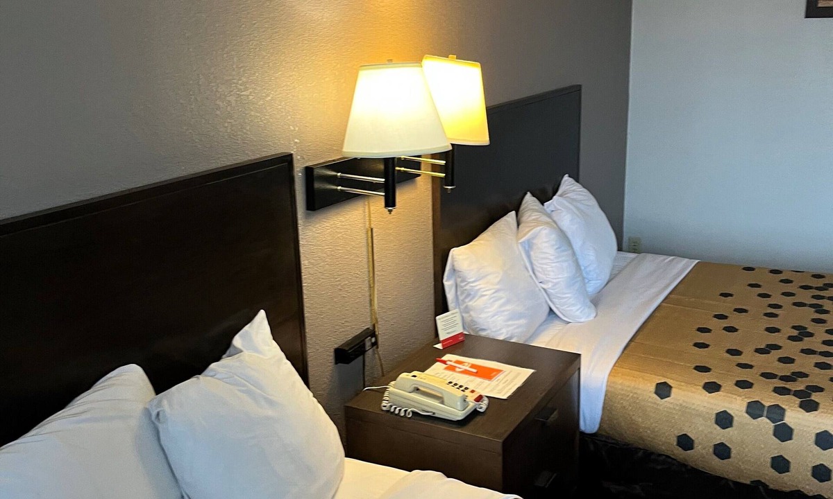 Dumfries Hotel | Red Carpet Inn