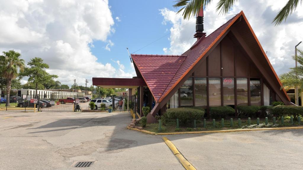 Lawndale/ Wayside Hotel | Red Carpet Inn