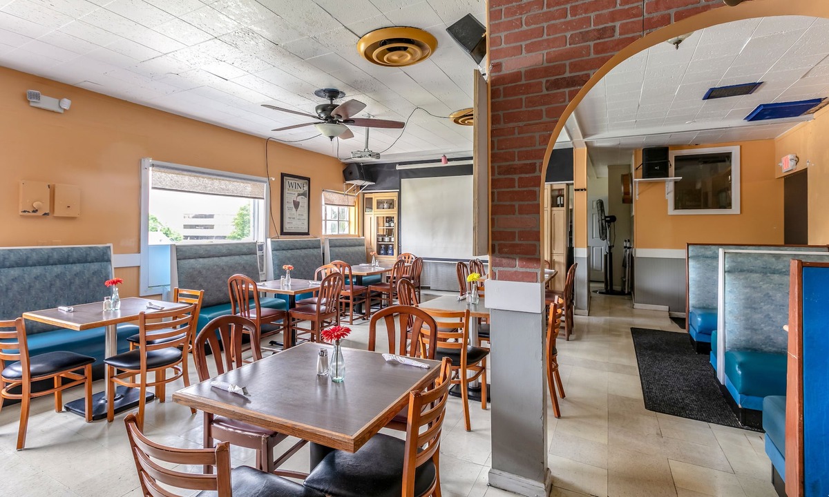 Cove - East Side - Shippan Hotel | Red Carpet Inn