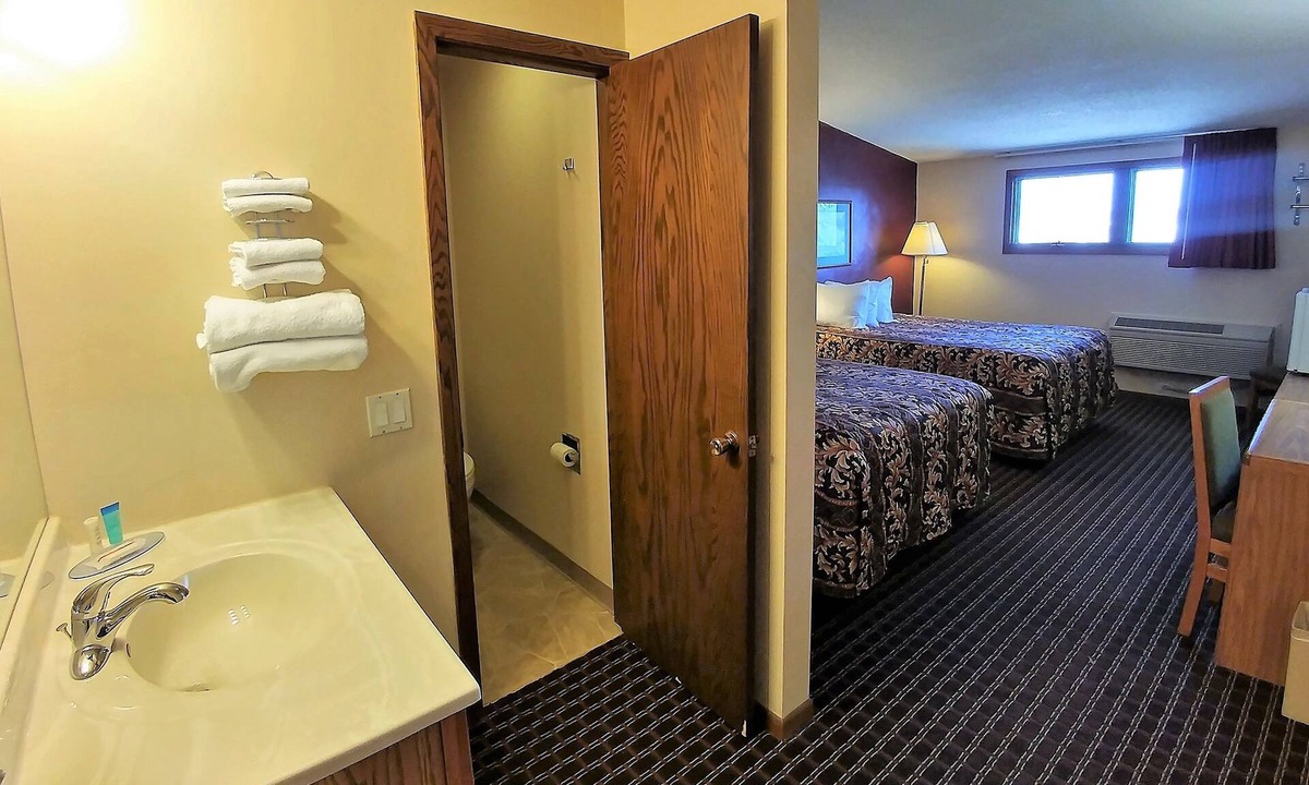 Windom Hotel | Red Carpet Inn